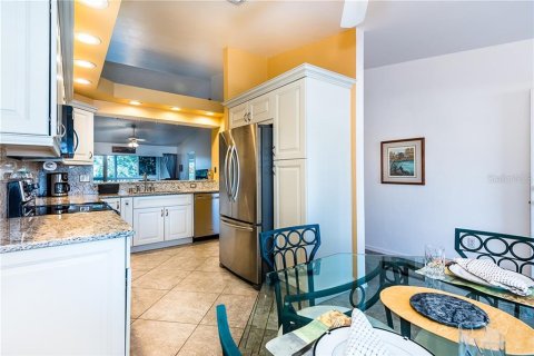 Condo in Lake Suzy, Florida, 2 bedrooms  № 248662 - photo 9