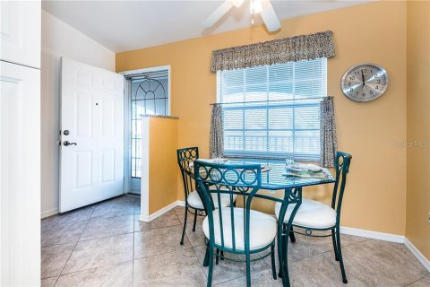 Condo in Lake Suzy, Florida, 2 bedrooms  № 248662 - photo 8