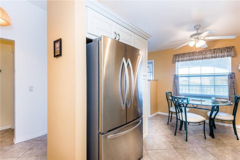 Condo in Lake Suzy, Florida, 2 bedrooms  № 248662 - photo 13