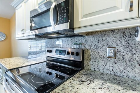 Condo in Lake Suzy, Florida, 2 bedrooms  № 248662 - photo 16