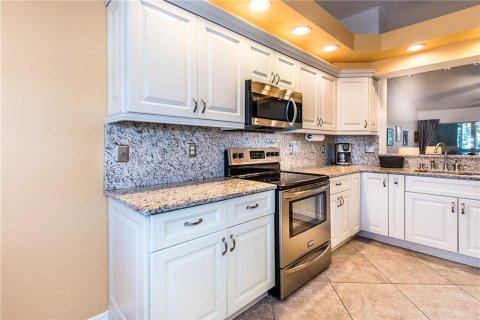 Condo in Lake Suzy, Florida, 2 bedrooms  № 248662 - photo 11