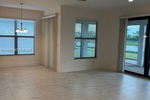 Снять в аренду виллу или дом в Порт-Сент-Луси, Флорида 4 спальни, 218.51м2, № 2004521 - фото 12