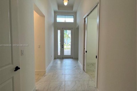 Снять в аренду виллу или дом в Порт-Сент-Луси, Флорида 4 спальни, 218.51м2, № 2004521 - фото 3