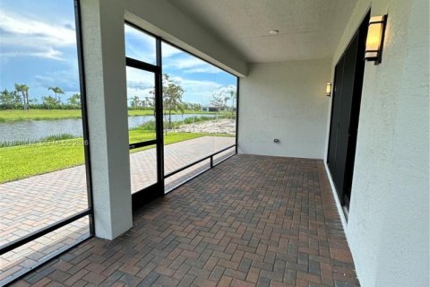 Снять в аренду виллу или дом в Порт-Сент-Луси, Флорида 4 спальни, 218.51м2, № 2004521 - фото 27