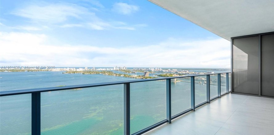 Кондоминиум с 4 спальнями в Майами, Флорида № 2016459