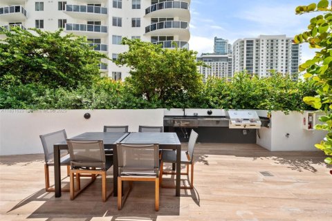 Снять в аренду кондоминиум в Майами, Флорида 4 спальни, 183.76м2, № 2016459 - фото 25