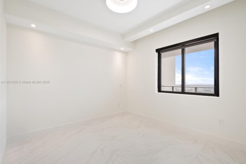 Снять в аренду кондоминиум в Майами, Флорида 4 спальни, 183.76м2, № 2016459 - фото 20