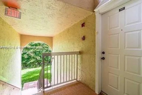 Copropriété à louer à Doral, Floride: 2 chambres, 76.83 m2 № 1840826 - photo 2