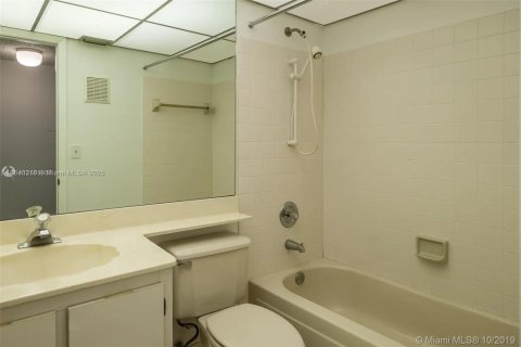 Copropriété à louer à Doral, Floride: 2 chambres, 76.83 m2 № 1840826 - photo 7