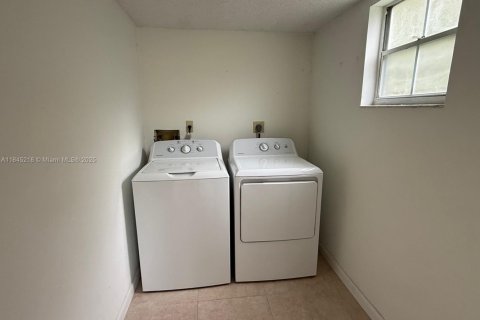 Copropriété à louer à Doral, Floride: 2 chambres, 76.83 m2 № 1840826 - photo 14