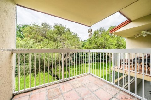 Copropriété à louer à Doral, Floride: 2 chambres, 76.83 m2 № 1840826 - photo 10