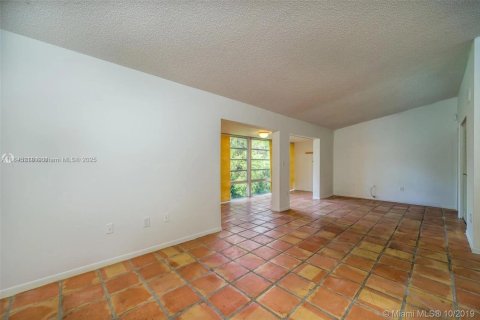 Copropriété à louer à Doral, Floride: 2 chambres, 76.83 m2 № 1840826 - photo 3