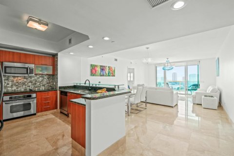 Condo in Riviera Beach, Florida, 3 bedrooms № 2250608 - photo 8