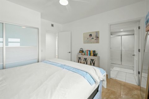 Condo in Riviera Beach, Florida, 3 bedrooms № 2250608 - photo 24