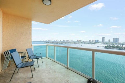 Condo in Riviera Beach, Florida, 3 bedrooms № 2250608 - photo 5