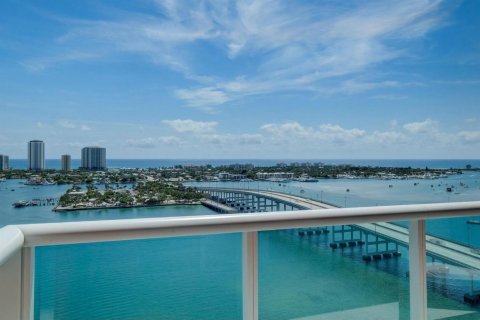 Condo in Riviera Beach, Florida, 3 bedrooms № 2250608 - photo 4