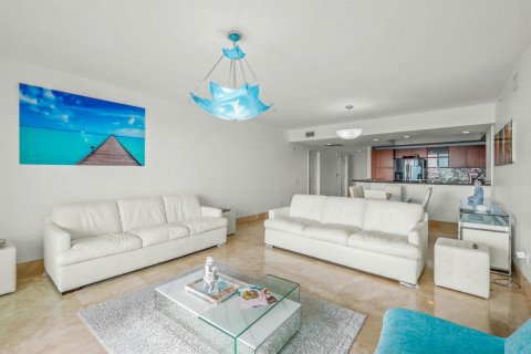 Condo in Riviera Beach, Florida, 3 bedrooms № 2250608 - photo 17