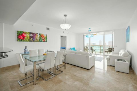 Condo in Riviera Beach, Florida, 3 bedrooms № 2250608 - photo 14