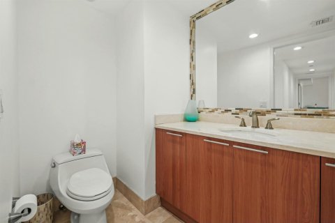 Condo in Riviera Beach, Florida, 3 bedrooms № 2250608 - photo 13