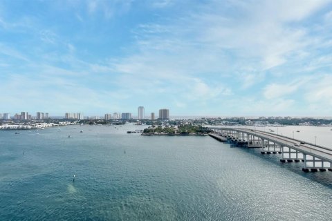 Condo in Riviera Beach, Florida, 3 bedrooms № 2250608