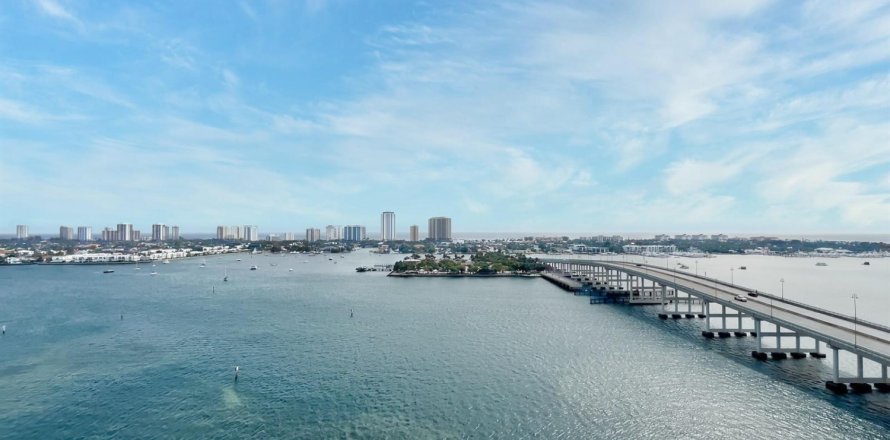 Condo in Riviera Beach, Florida, 3 bedrooms № 2250608