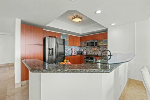 Condo in Riviera Beach, Florida, 3 bedrooms № 2250608 - photo 9