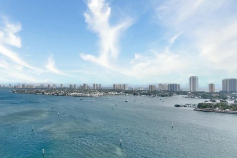 Condo in Riviera Beach, Florida, 3 bedrooms № 2250608 - photo 3