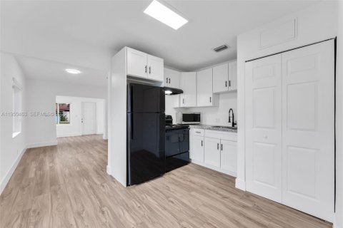 Снять в аренду виллу или дом в Холливуд, Флорида 3 спальни, 246.93м2, № 2005930 - фото 11