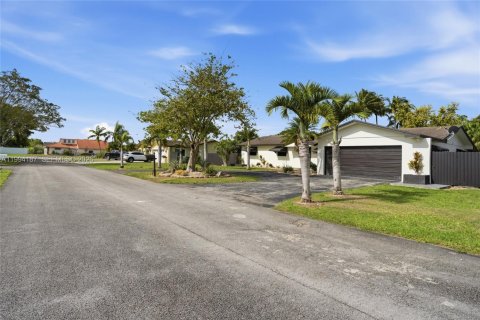 House in Homestead, Florida 3 bedrooms, 162.76 sq.m. № 2059065 - photo 5