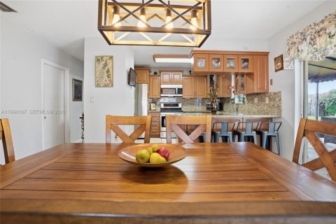 House in Homestead, Florida 3 bedrooms, 162.76 sq.m. № 2059065 - photo 18