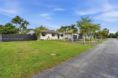 House in Homestead, Florida 3 bedrooms, 162.76 sq.m. № 2059065 - photo 4