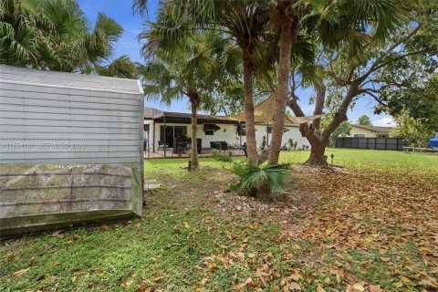 House in Homestead, Florida 3 bedrooms, 162.76 sq.m. № 2059065 - photo 10