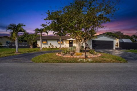 House in Homestead, Florida 3 bedrooms, 162.76 sq.m. № 2059065 - photo 1