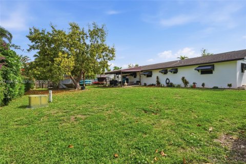 House in Homestead, Florida 3 bedrooms, 162.76 sq.m. № 2059065 - photo 8