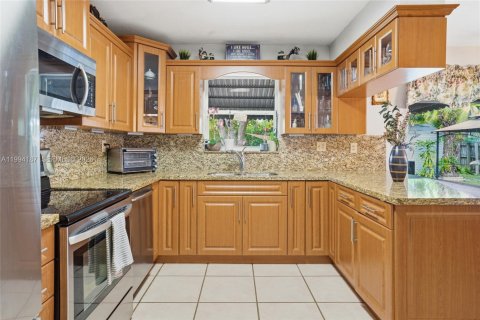 House in Homestead, Florida 3 bedrooms, 162.76 sq.m. № 2059065 - photo 21