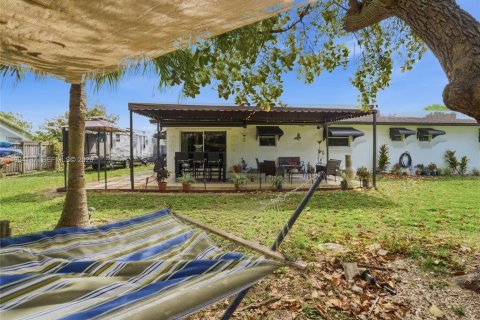 House in Homestead, Florida 3 bedrooms, 162.76 sq.m. № 2059065 - photo 12