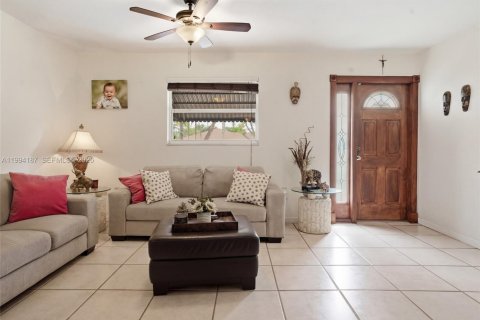 House in Homestead, Florida 3 bedrooms, 162.76 sq.m. № 2059065 - photo 13