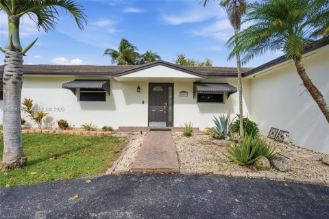 House in Homestead, Florida 3 bedrooms, 162.76 sq.m. № 2059065 - photo 2