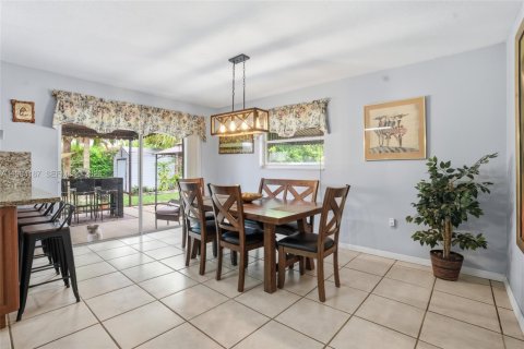 House in Homestead, Florida 3 bedrooms, 162.76 sq.m. № 2059065 - photo 17