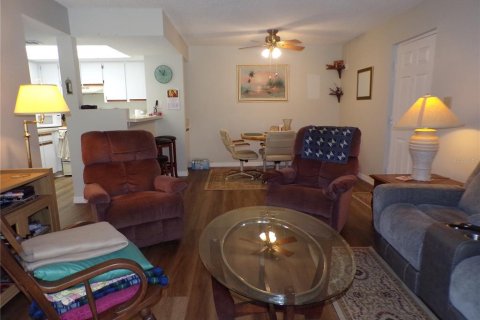 Condo in Port Charlotte, Florida, 1 bedroom № 2213613 - photo 2