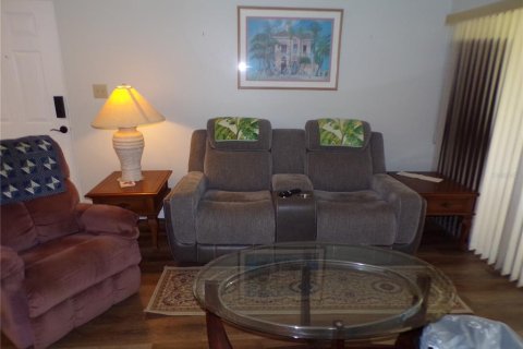 Condo in Port Charlotte, Florida, 1 bedroom № 2213613 - photo 17