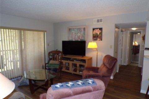 Condo in Port Charlotte, Florida, 1 bedroom № 2213613 - photo 13