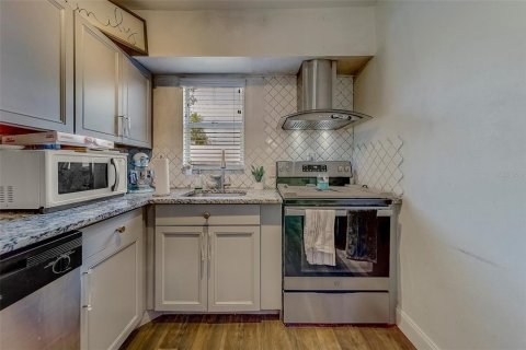 Casa en venta en Saint Petersburg, Florida, 4 dormitorios, 154.96 m2 № 1873457 - foto 2