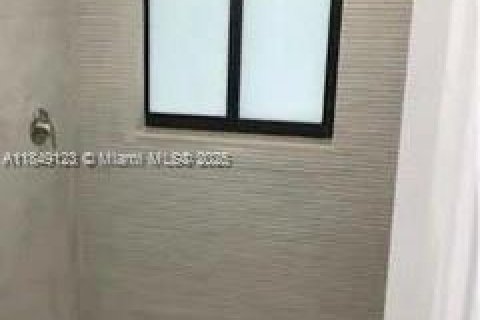 Apartamento en alquiler en Miami, Florida, 1 dormitorio, 65.03 m2 № 1850774 - foto 6