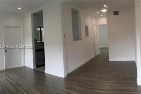 Apartamento en alquiler en Miami, Florida, 1 dormitorio, 65.03 m2 № 1850774 - foto 2