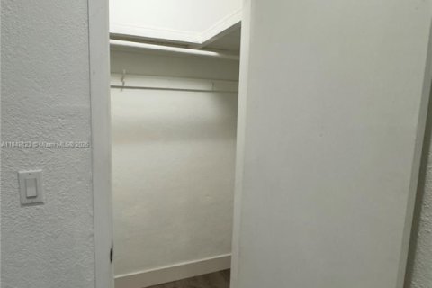 Apartamento en alquiler en Miami, Florida, 1 dormitorio, 65.03 m2 № 1850774 - foto 20