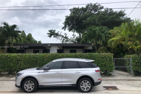 Apartamento en alquiler en Miami, Florida, 1 dormitorio, 65.03 m2 № 1850774 - foto 12