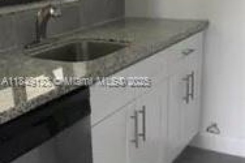 Apartamento en alquiler en Miami, Florida, 1 dormitorio, 65.03 m2 № 1850774 - foto 4