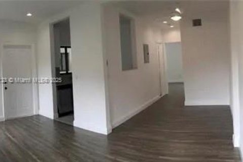 Apartamento en alquiler en Miami, Florida, 1 dormitorio, 65.03 m2 № 1850774 - foto 3