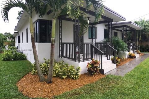 Apartamento en alquiler en Miami, Florida, 1 dormitorio, 65.03 m2 № 1850774 - foto 1